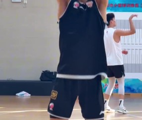 第4外援？浙江男篮晒球队训练视频 有外籍球员身影